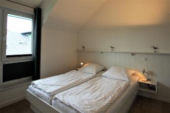 Das erste Schlafzimmer mit Doppelbett ...