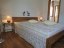 'neues, geschmackvolles Schlafzimmer im 1. OG mit Doppelbett, ...'