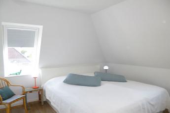 Das zweite Schlafzimmer mit Doppelbett (180 x 200 cm), bietet einen zustzlichen Smart-TV.