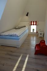 Das Kinderzimmer verfgt ber zwei Einzelbetten, 90x200cm