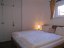 'Das Schlafzimmer mit groem Doppelbett'