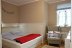 'Das Kinderzimmer mit neuem Einbaubett 150x200cm\ngemtlichem Sessel und Fenster'