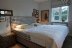 'Groes Doppelbett im Schlafzimmer ohne Futeil\n180x200cm'