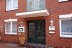 'Die Einganstr vom Haus Teunis in der Mhlenstr. 9 / Ecke Car-Hberlin-Str.\nDie Wohnung 1 befindet sich im Erdgescho rechts'